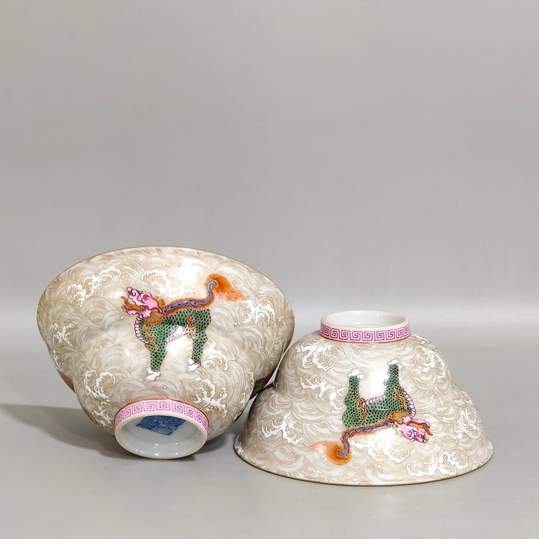 An Exquisite Chinese Qilin folding cup with golden sea pattern: Size: Height 9 cm - Width 4.7 cm Materials: Porcelain Dynasty: Qing dynasty Inscription: Qianlong Mark Object: cup