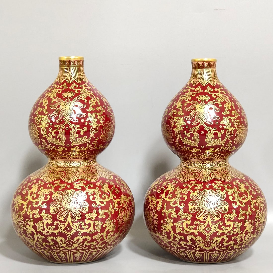 An Exquisite Chinese gold-painted lotus gourd vase: Size: Height 19 cm - Width 12 cm Materials: Porcelain Dynasty: Qing dynasty Inscription: Qianlong Mark Object: vase