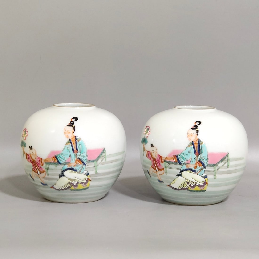An Exquisite Chinese Goddess's Water Bowl: Size: Width 8.5 cm - Height 8 cm Materials: Porcelain Dynasty: Qing dynasty Inscription: Qianlong Mark Object: bowl