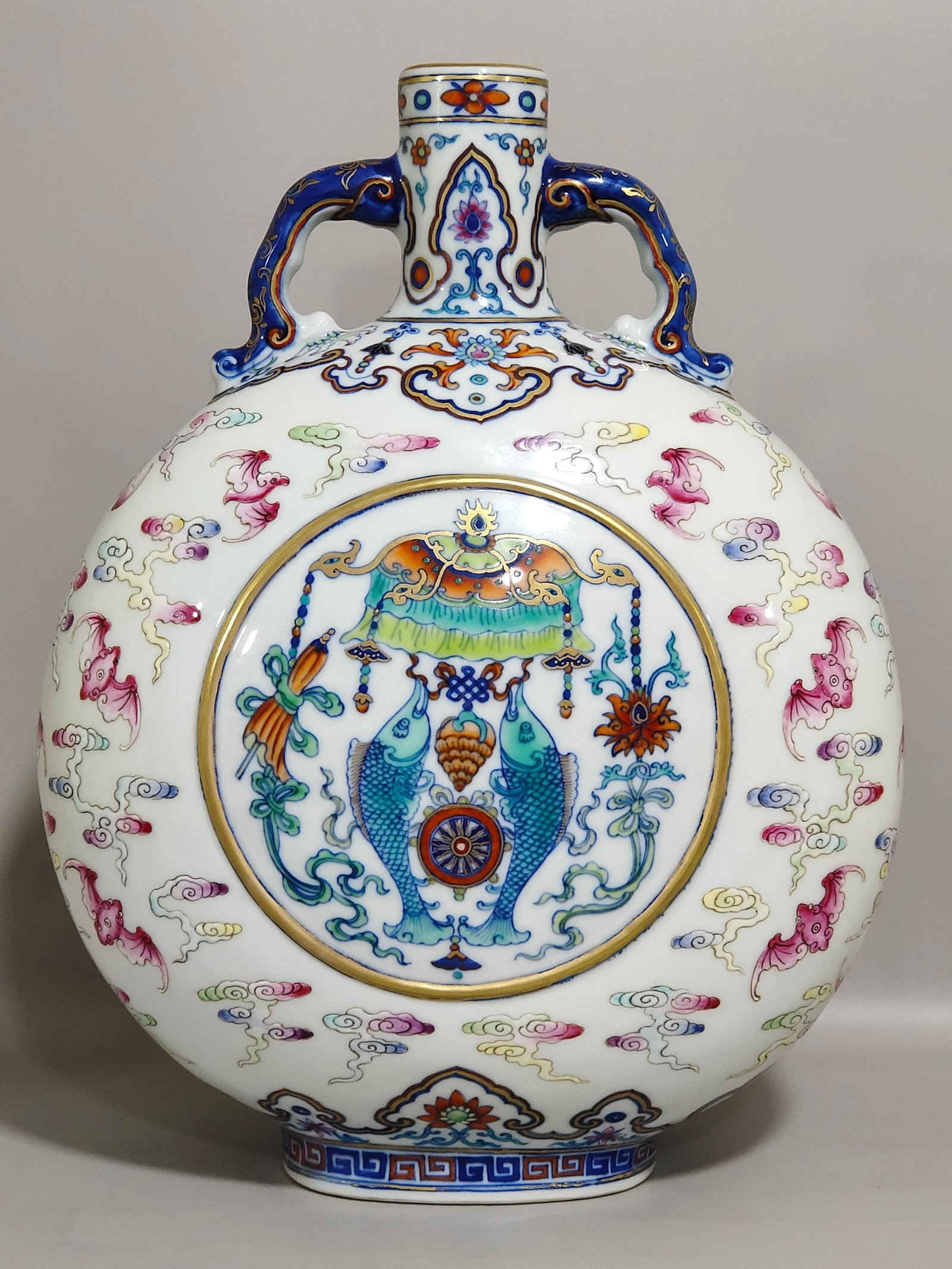 An Exquisite Chinese doucai vase (1 of 8)