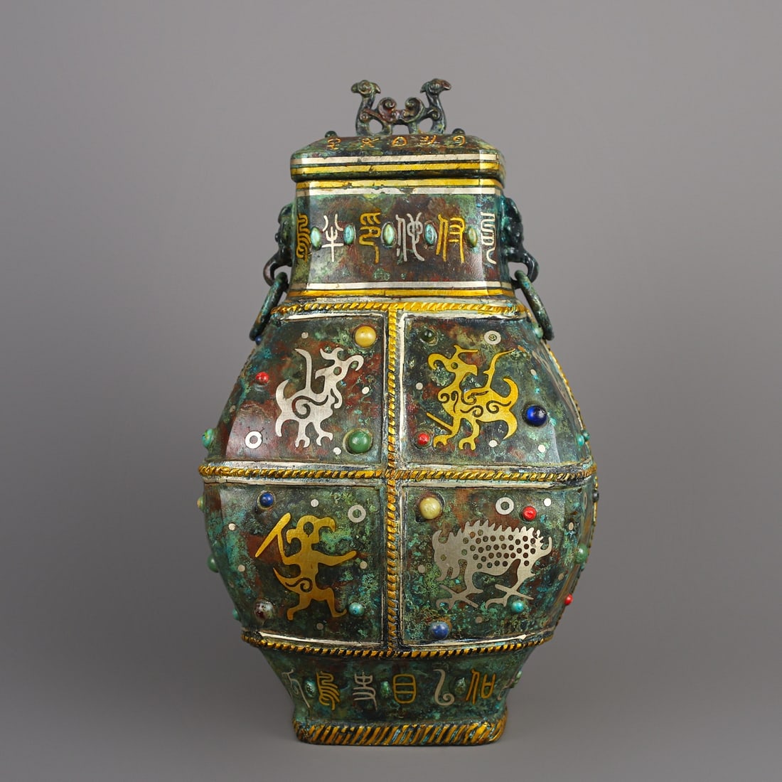 An Exquisite Chinese Bronze and gold inlaid square vase: Size: Height 27 cm - Width 15 cm Materials: Bronze Dynasty: Han dynasty Attribution: 1st to 3rd-C Object: Bell