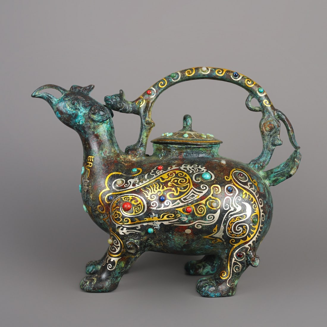 An Exquisite Chinese Bronze and gold inlaid animal handle: Size: Height 21 cm - Width 26 cm Materials: Bronze Dynasty: Han dynasty Attribution: 1st to 3rd-C Object: Bell