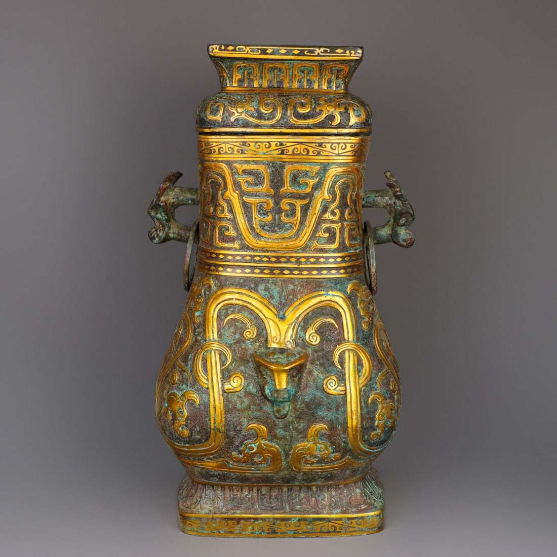 An Exquisite Chinese Bronze and gold square vase: Size: Height 50 cm - Width 28 cm Materials: Bronze Dynasty: Han dynasty Attribution: 1st to 3rd-C Object: Bell