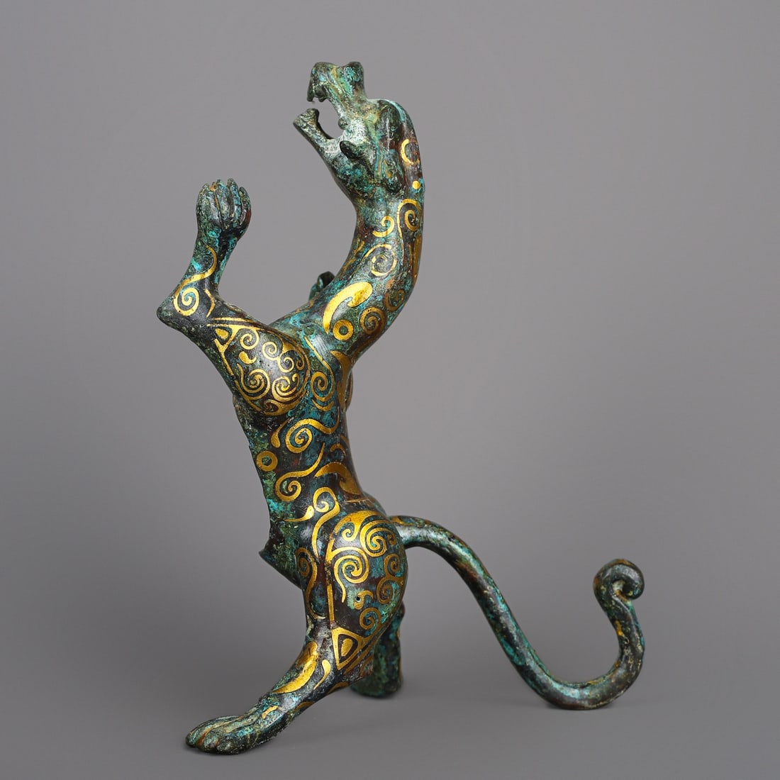 An Exquisite Chinese Bronze and gold long tailed tiger: Size: Height 22 cm - Width 16 cm Materials: Bronze Dynasty: Han dynasty Attribution: 1st to 3rd-C Object: Bell