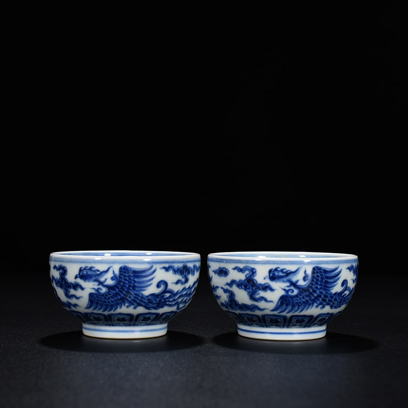 An Exquisite Chinese blue and white cup: Size: Height 4.5 cm - Widthh 8.5 cm Materials: Porcelain Dynasty: Ming Dynasty Attribution: Xuande Mark Object: cup