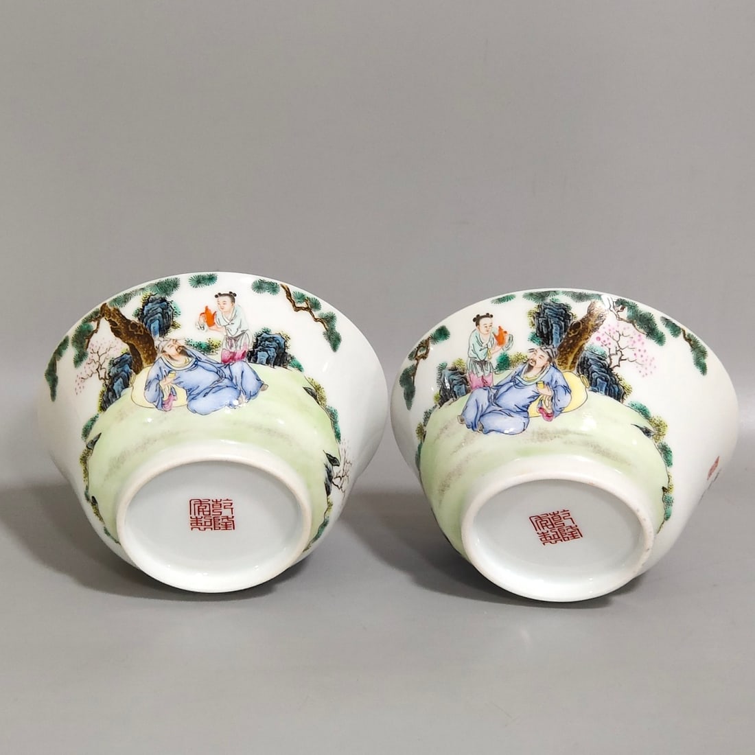 An Exquisite Chinese Li Bai's drunken poem cup: Size: Width 9 cm - Height 4.4 cm Materials: Porcelain Dynasty: Qing dynasty Inscription: Qianlong Mark Object: cup