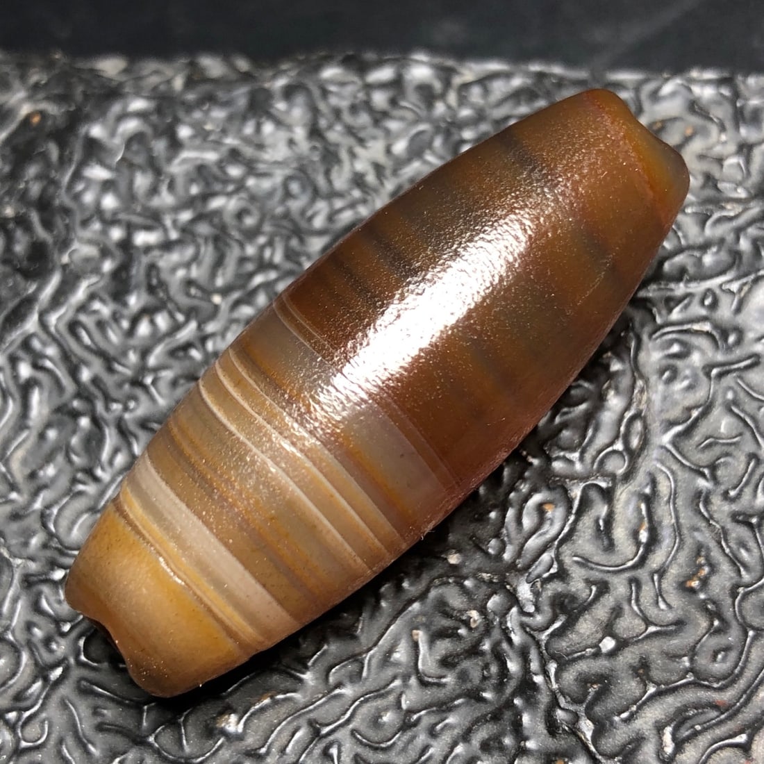 An Exquisite Chinese Natural Agate DZI Beads: Size: Width 4.6 cm - Height 1.7 cm Materials: Agate Dynasty: Qing dynasty Attribution: Qianlong Period Object: Dzi Beads