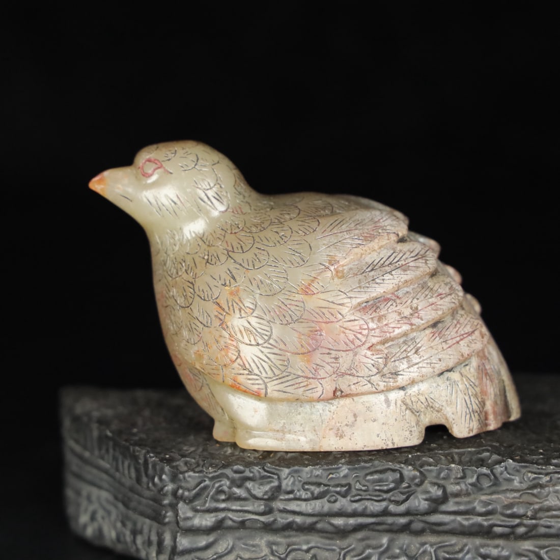 An Exquisite Chinese Natural Jade Carved Bird: Size: Width 9 cm - Height 6 cm Materials: Jade Dynasty: Qing dynasty Attribution: Qianlong Period Object: Bird