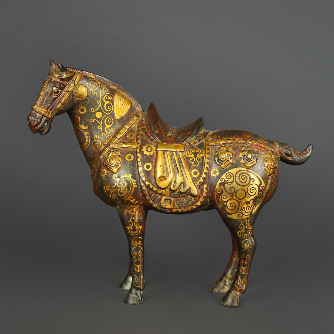An Exquisite Chinese Bronze and gold pommel horse: Size: Height 37 cm - Width 45 cm Materials: Bronze Dynasty: Han dynasty Attribution: 1st to 3rd-C Object: Bell