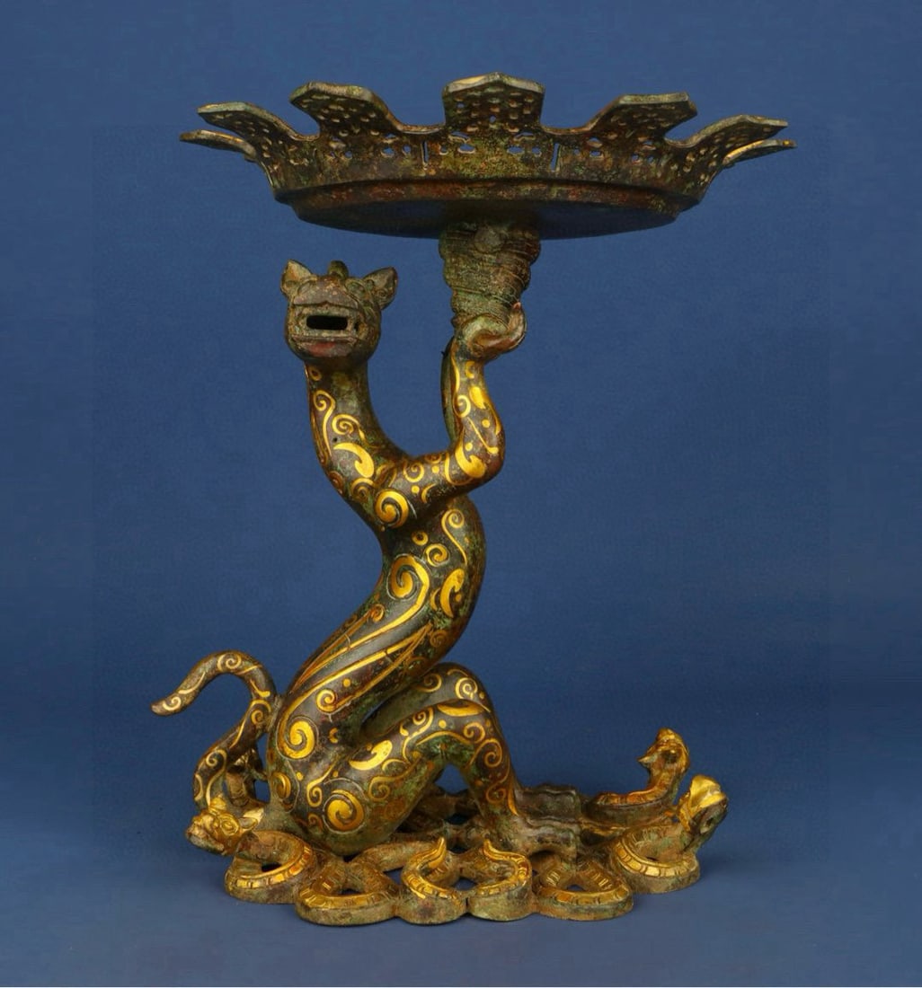 An Exquisite Chinese Bronze and gold coated dragon lantern: Size: Height 31 cm - Width 25 cm Materials: Bronze Dynasty: Han dynasty Attribution: 1st to 3rd-C Object: Bell