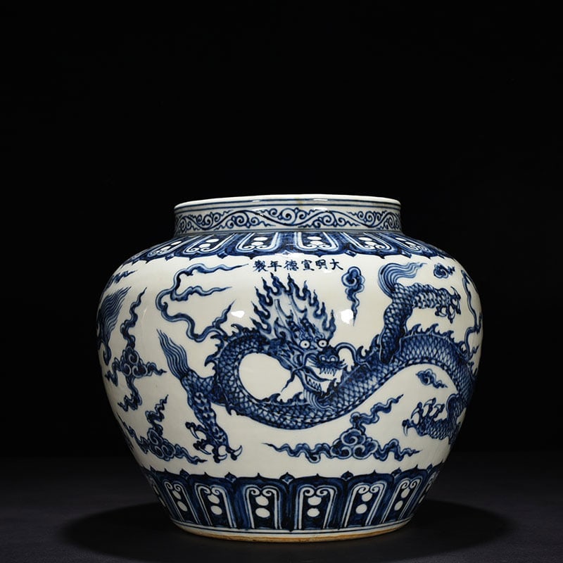 An Exquisite Chinese blue and white jar: Size: Height 29 cm - Widthh 28 cm Materials: Porcelain Dynasty: Ming Dynasty Attribution: Xuande Mark Object: jar