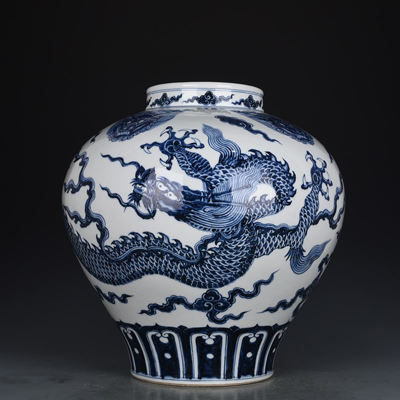 An Exquisite Chinese blue and white jar: Size: Height 41 cm - Widthh 36 cm Materials: Porcelain Dynasty: Ming Dynasty Attribution: Xuande Mark Object: jar