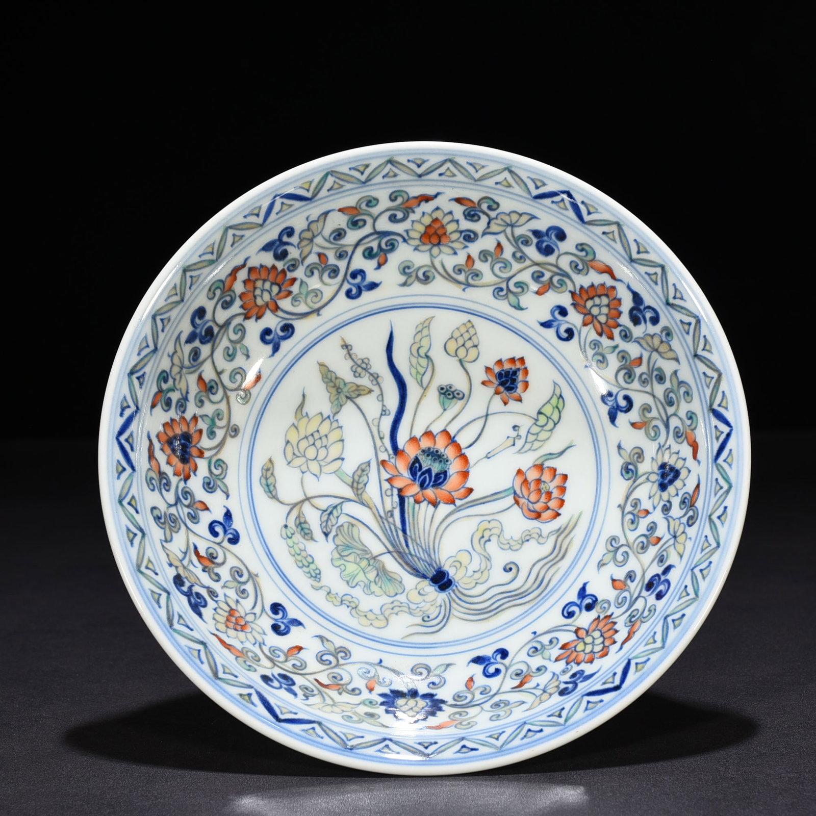 An Exquisite Chinese blue and white tall plate: Size: Height 12 cm - Widthh 23 cm Materials: Porcelain Dynasty: Ming Dynasty Attribution: Xuande Mark Object: plate