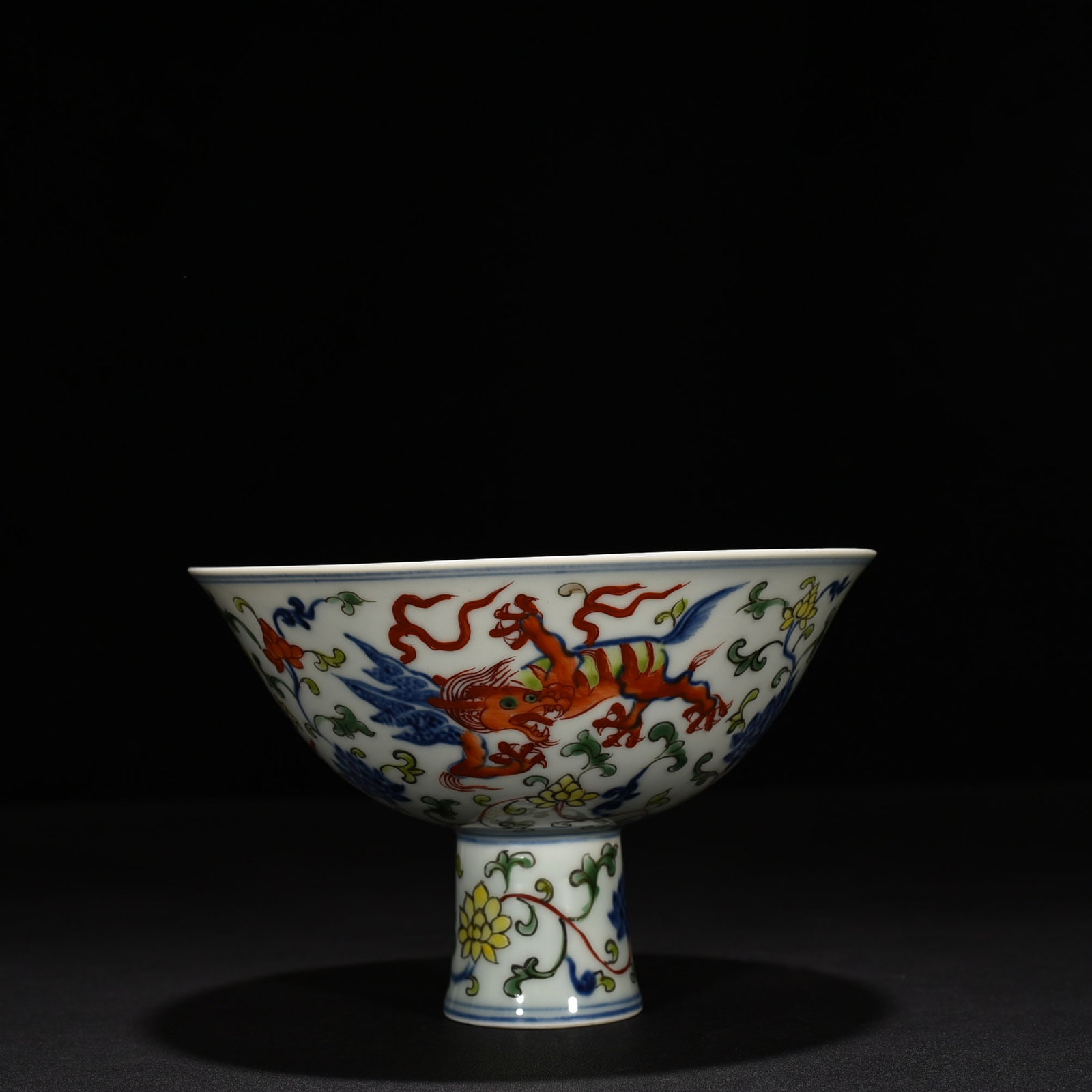 An Exquisite Chinese blue and white tall bowl: Size: Height 11 cm - Widthh 17 cm Materials: Porcelain Dynasty: Ming Dynasty Attribution: Xuande Mark Object: bowl
