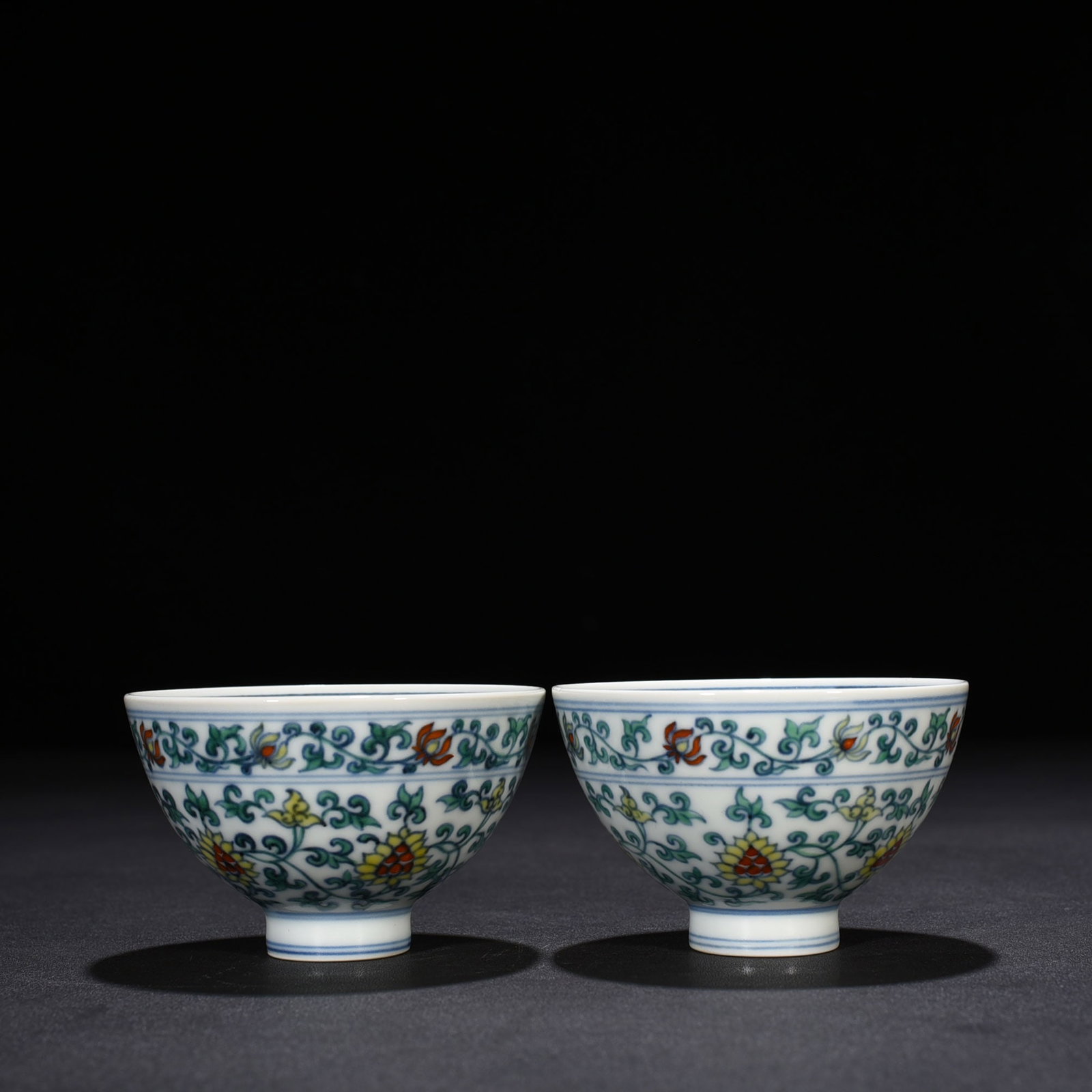 An Exquisite Chinese blue and white multi colored bowl: Size: Height 5.5 cm - Widthh 9 cm Materials: Porcelain Dynasty: Ming Dynasty Attribution: Xuande Mark Object: bowl