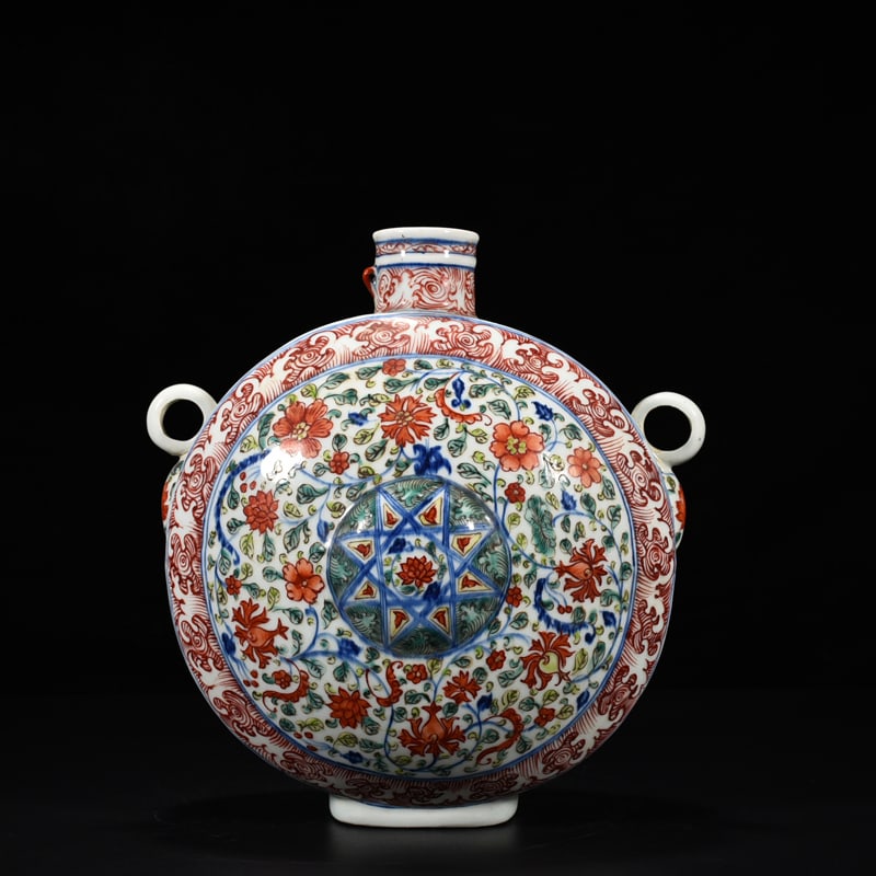 An Exquisite Chinese blue and white flat vase: Size: Height 27 cm - Widthh 26 cm Materials: Porcelain Dynasty: Ming Dynasty Attribution: Xuande Mark Object: vase