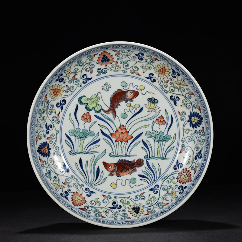 An Exquisite Chinese blue and white plate (1 of 9)