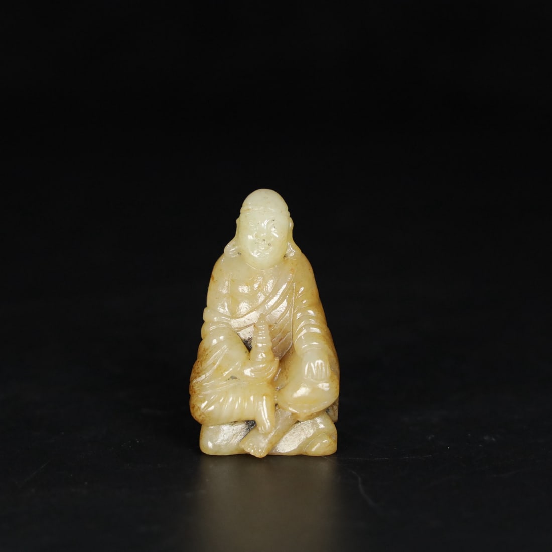 An Exquisite Chinese Natural Jade Carved Statue: Size: Height 5 cm - Width 3 cm Materials: Jade Dynasty: Qing dynasty Attribution: Qianlong Period Object: Statue