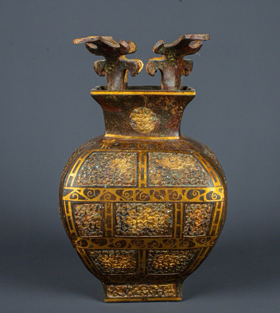 An Exquisite Chinese Bronze and gold square vase: Size: Height 25 cm - Width 15 cm Materials: Bronze Dynasty: Han dynasty Attribution: 1st to 3rd-C Object: Bell