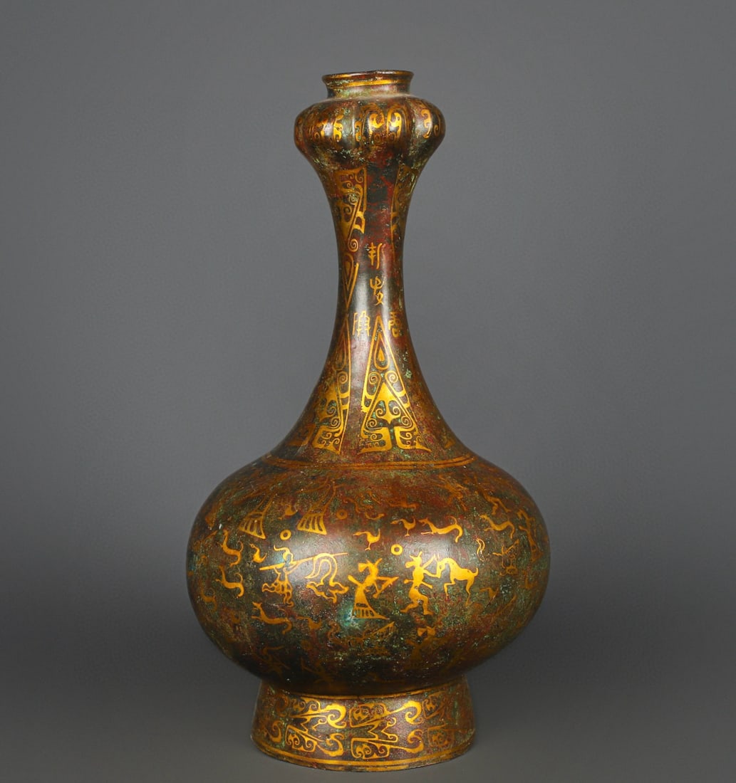 An Exquisite Chinese Bronze and gold garlic bottle: Size: Height 43 cm - Width 23 cm Materials: Bronze Dynasty: Han dynasty Attribution: 1st to 3rd-C Object: Bell