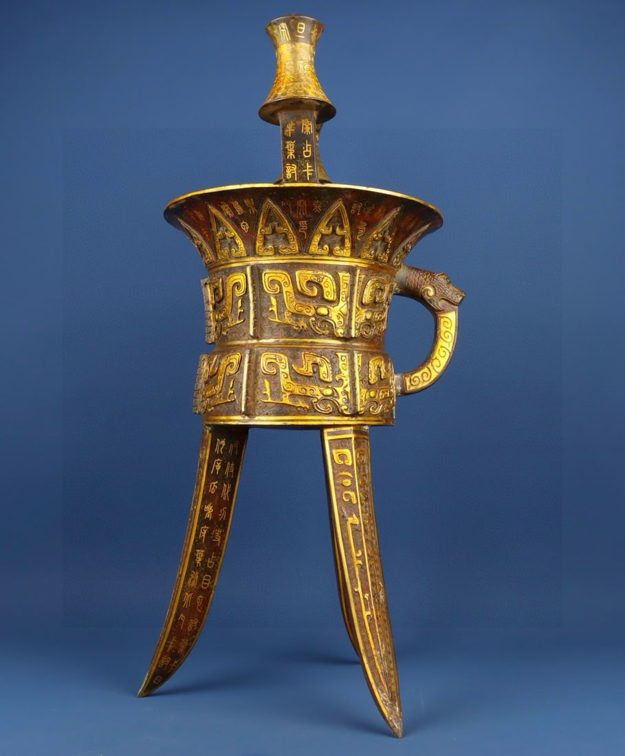 An Exquisite Chinese Bronze and gold: Size: Height 35 cm - Width 72 cm Materials: Bronze Dynasty: zhou dynasty Attribution: 700-BC Object: Bell