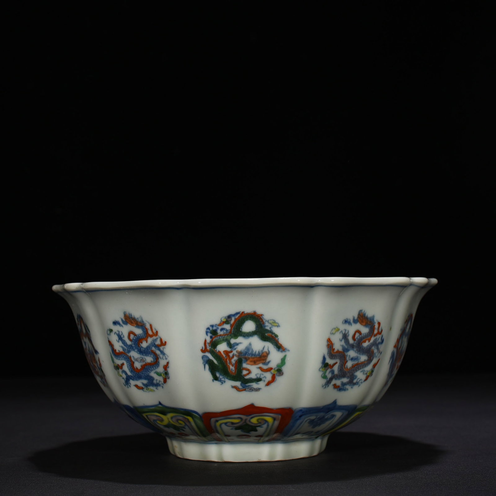 An Exquisite Chinese blue and white mouth bowl: Size: Height 10 cm - Widthh 23 cm Materials: Porcelain Dynasty: Ming Dynasty Attribution: Xuande Mark Object: bowl