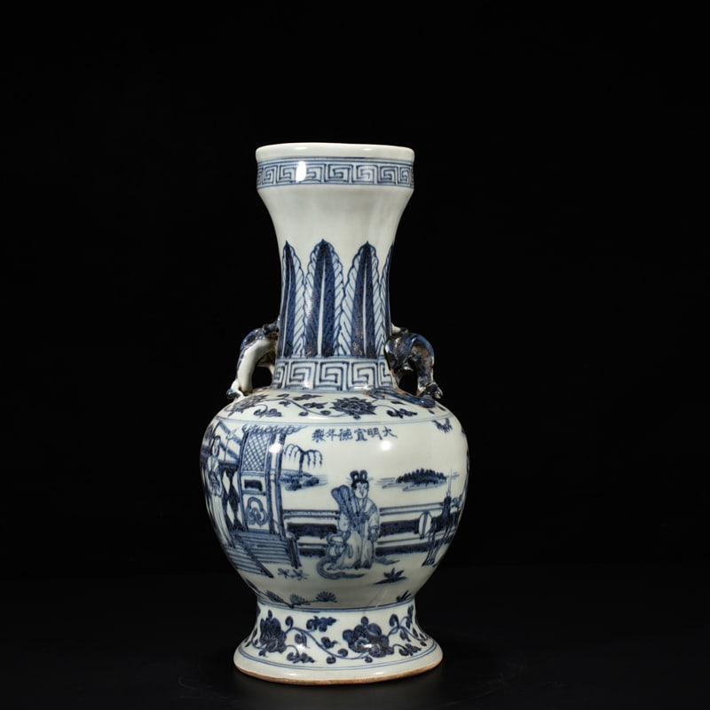An Exquisite Chinese blue and white vase: Size: Height 35 cm - Widthh 17 cm Materials: Porcelain Dynasty: Ming Dynasty Attribution: Xuande Mark Object: vase