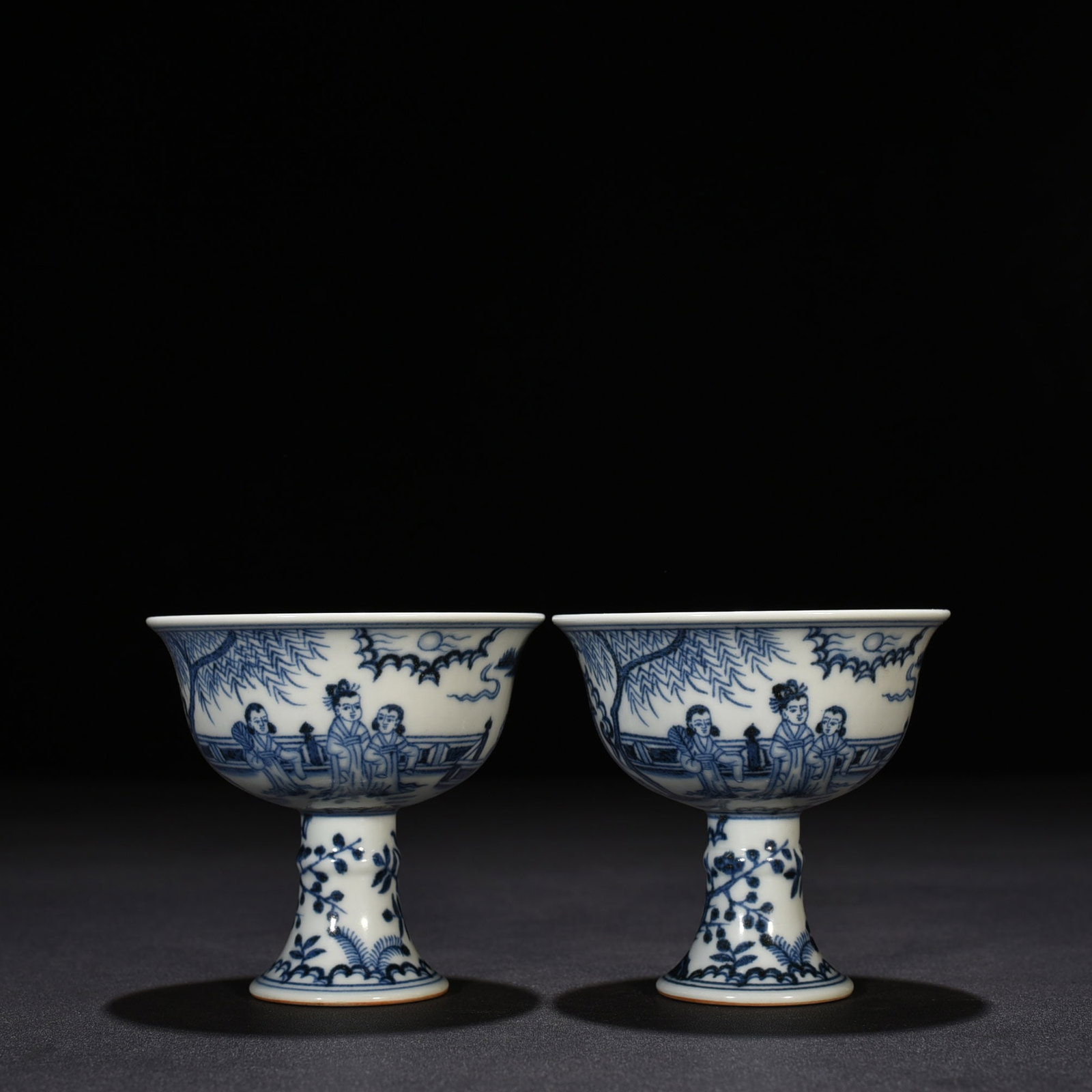 An Exquisite Chinese blue and white lady's goblet: Size: Height 8 cm - Widthh 8 cm Materials: Porcelain Dynasty: Ming Dynasty Attribution: Xuande Mark Object: goblet