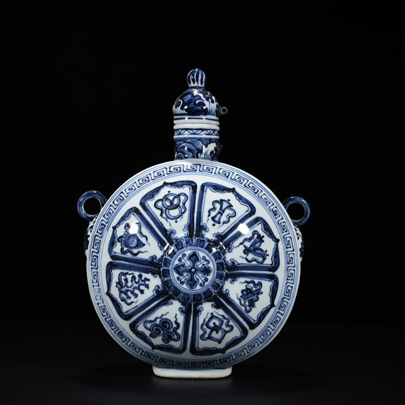 An Exquisite Chinese blue and white flat vase: Size: Height 28 cm - Widthh 25 cm Materials: Porcelain Dynasty: Ming Dynasty Attribution: Xuande Mark Object: vase