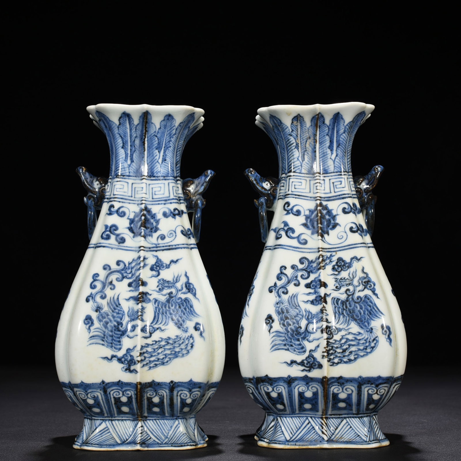 An Exquisite Chinese blue and white square vase: Size: Height 21.5 cm - Widthh 10.5 cm Materials: Porcelain Dynasty: Ming Dynasty Attribution: Xuande Mark Object: vase