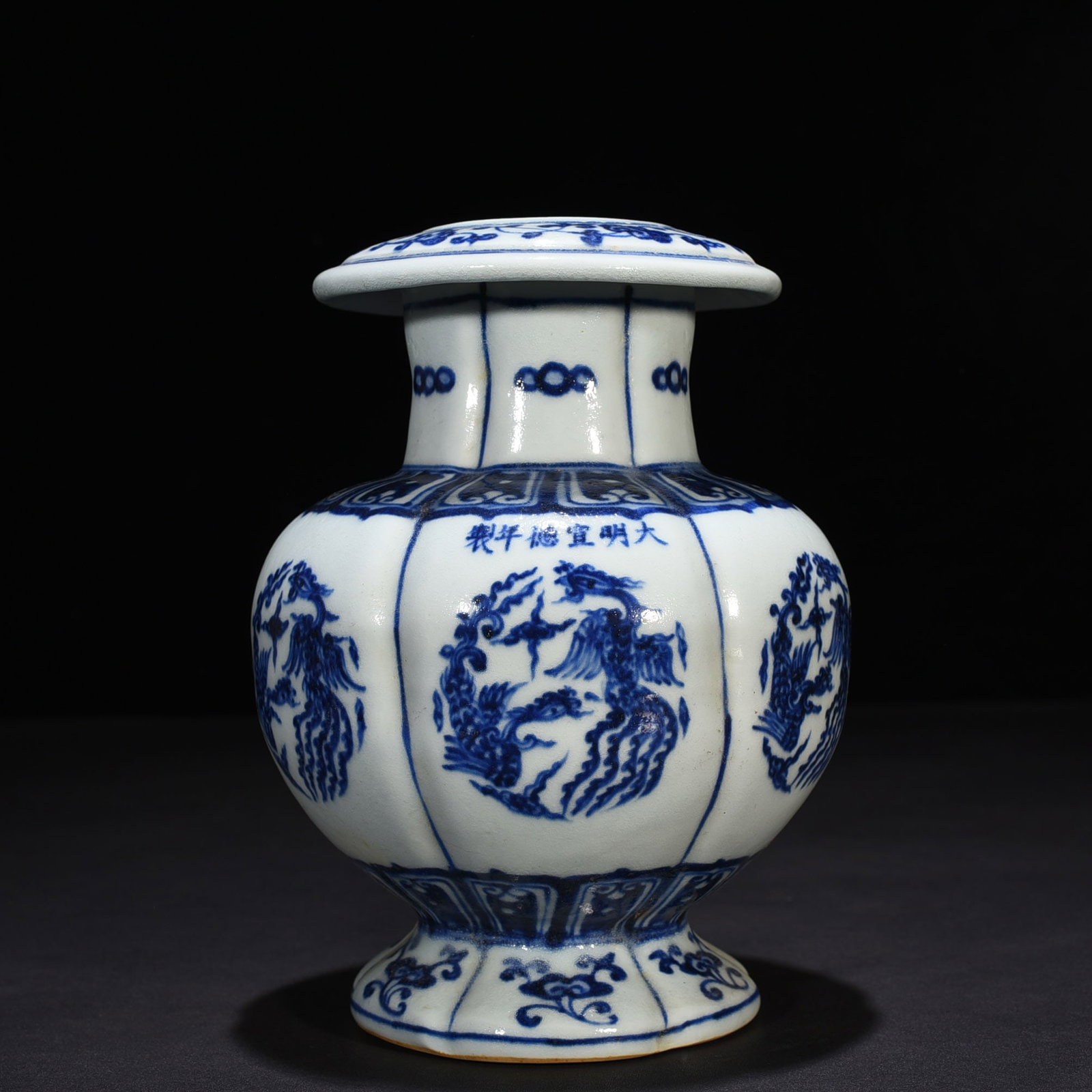 An Exquisite Chinese blue and white pomegranate statue vase: Size: Height 22 cm - Widthh 15 cm Materials: Porcelain Dynasty: Ming Dynasty Attribution: Xuande Mark Object: vase statue