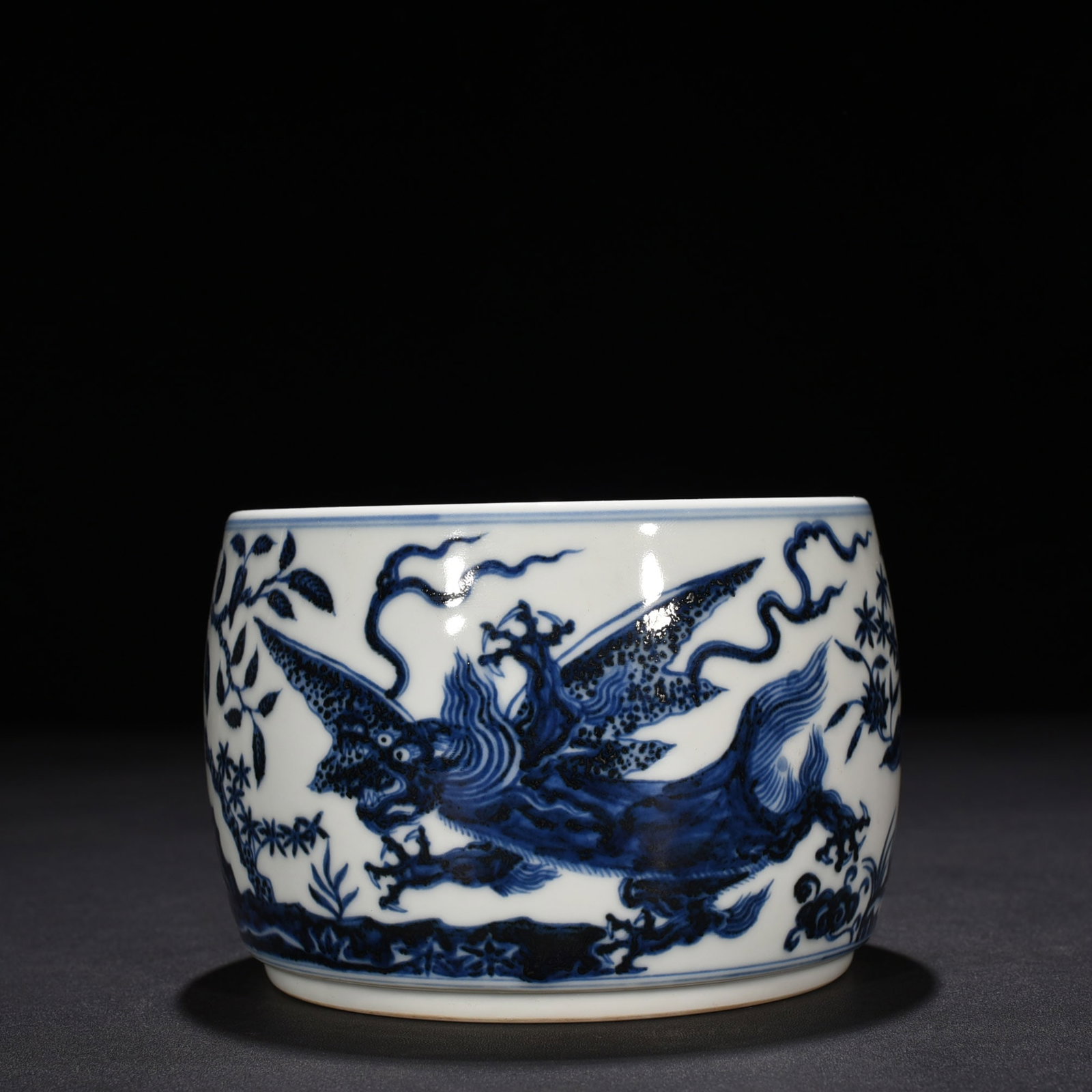 An Exquisite Chinese blueAnd white cricket jar: ize: Height 10 cm - Widthh 14 cm Materials: Porcelain Dynasty: Ming dynasty Attribution: Xuande Object: jar