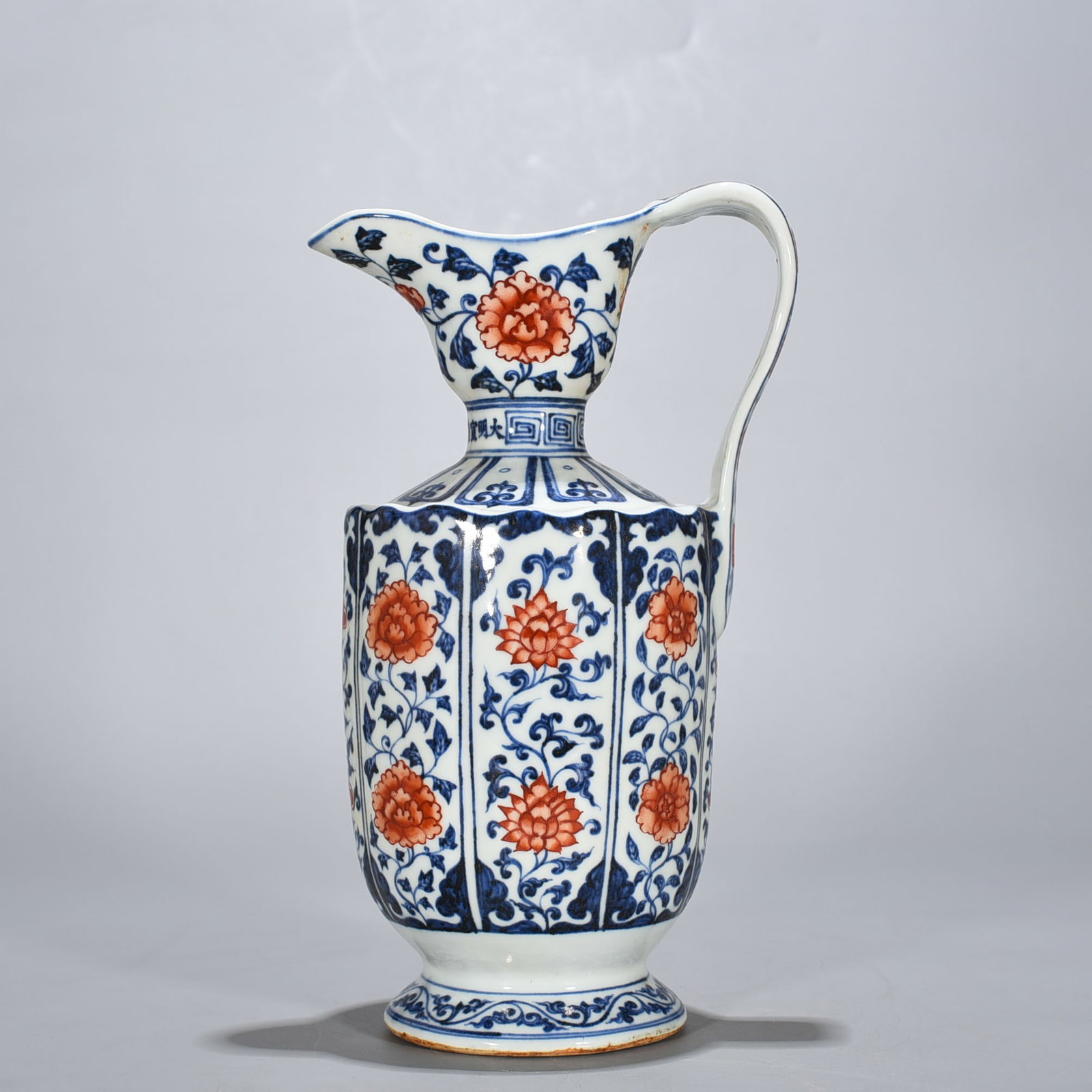 An Exquisite Chinese blueAnd white alum red flower water: Size: Height 30 cm - Widthh 18 cm Materials: Porcelain Dynasty: Ming dynasty Attribution: Xuande Object: flower water