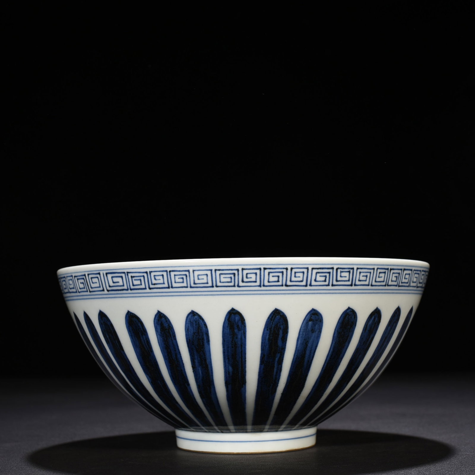 An Exquisite Chinese blueAnd white chicken heart bowl: Size: Height 10 cm - Widthh 21 cm Materials: Porcelain Dynasty: Ming dynasty Attribution: Xuande Object: bowl