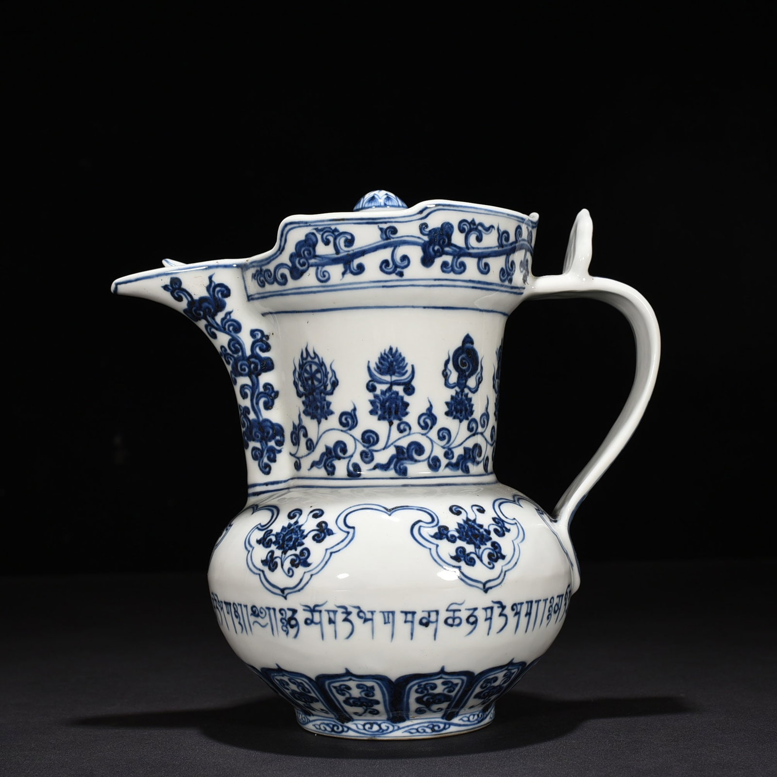 An Exquisite Chinese blueAnd white Sanskrit monk's hat pot: Size: Height 25 cm - Widthh 24 cm Materials: Porcelain Dynasty: Ming dynasty Attribution: Xuande Object: pot