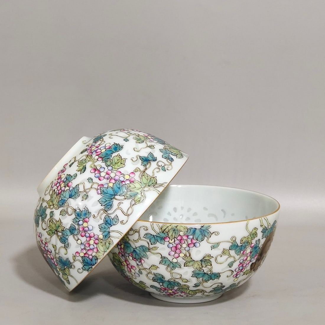 An Exquisite Chinese Squirrel Grape Exquisite Cup