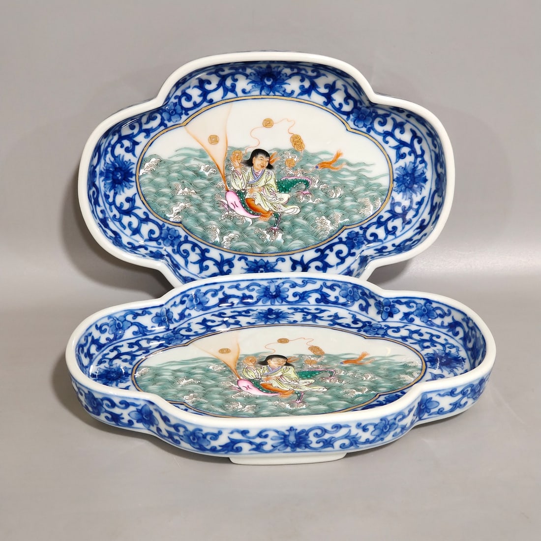 An Exquisite Chinese Fahai Opera Golden Cicada Begonia Seal: Size: Width 16 cm - Height 2 cm Materials: Porcelain Dynasty: Qing dynasty Inscription: Qianlong Mark Object: plate