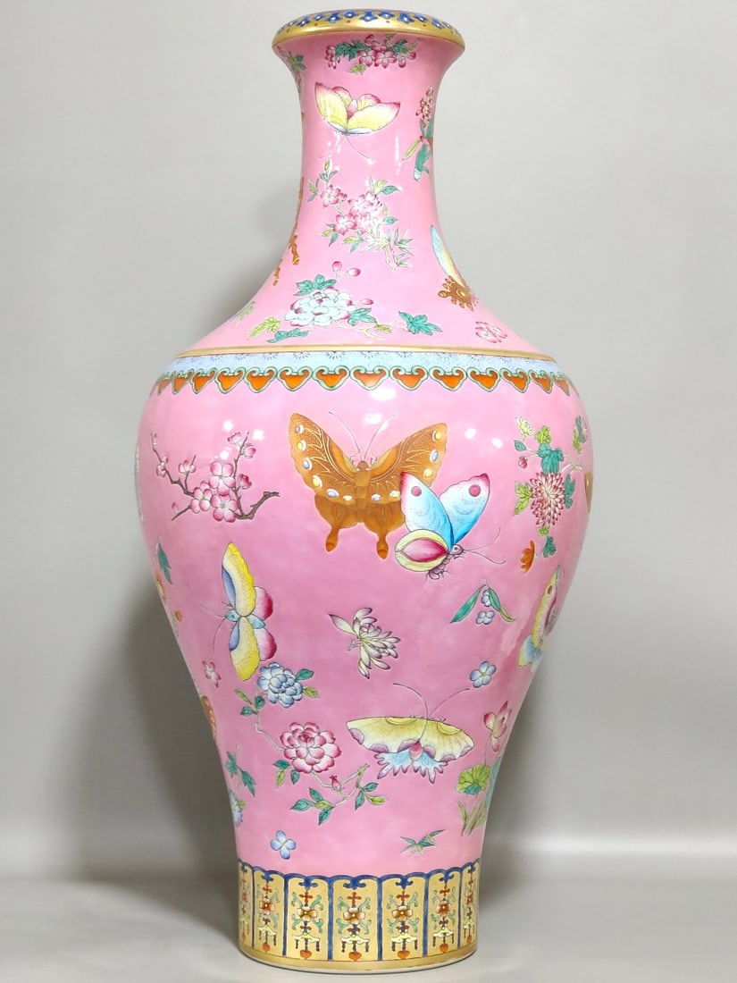 An Exquisite Chinese Yangcai powder butterfly vase: Size: Height 49 cm - Width 23 cm Materials: Porcelain Dynasty: Qing dynasty Inscription: Qianlong Mark Object: vase