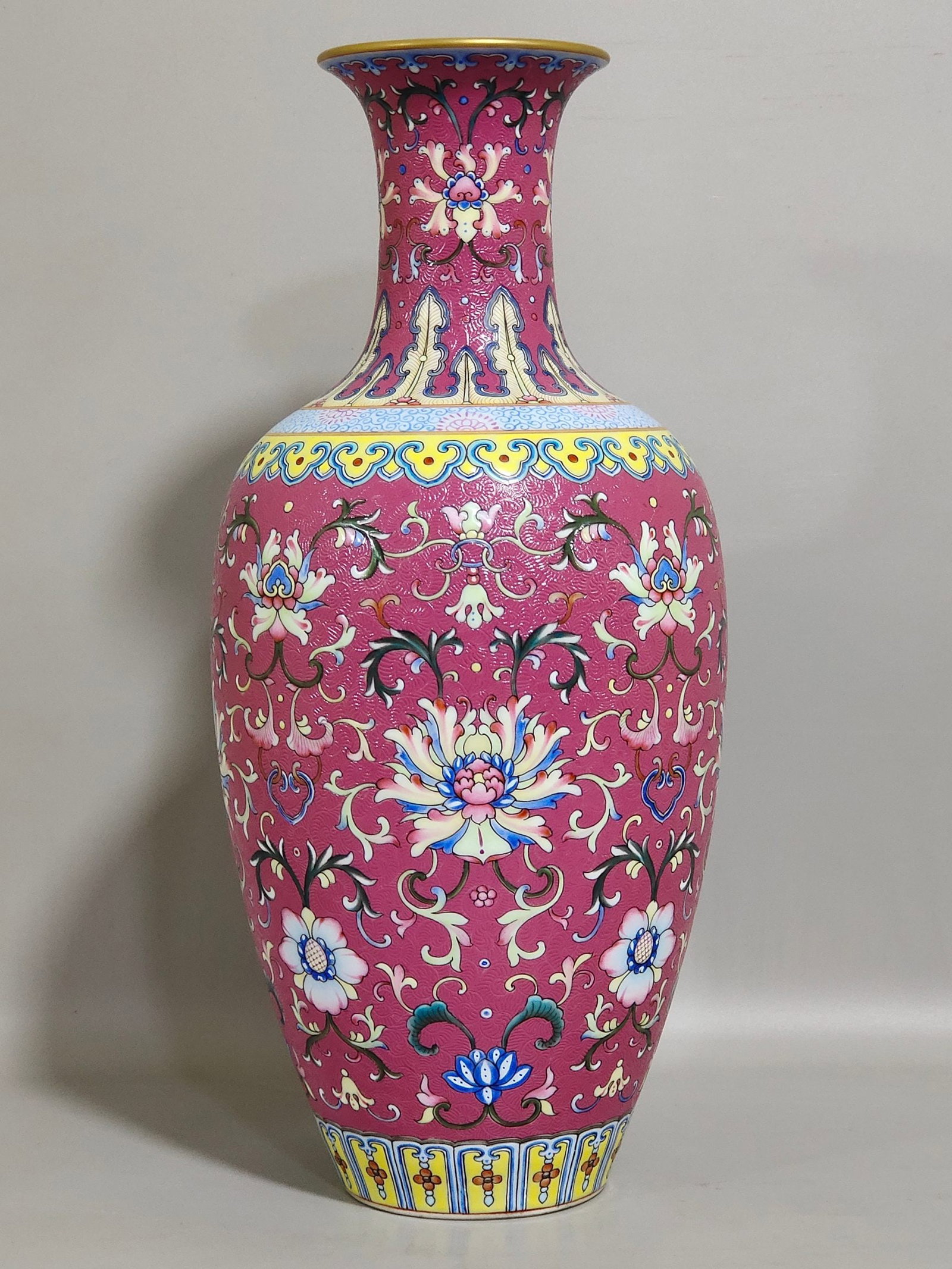 An Exquisite Chinese Yangcai rouge red flower Guanyin vase (1 of 8)