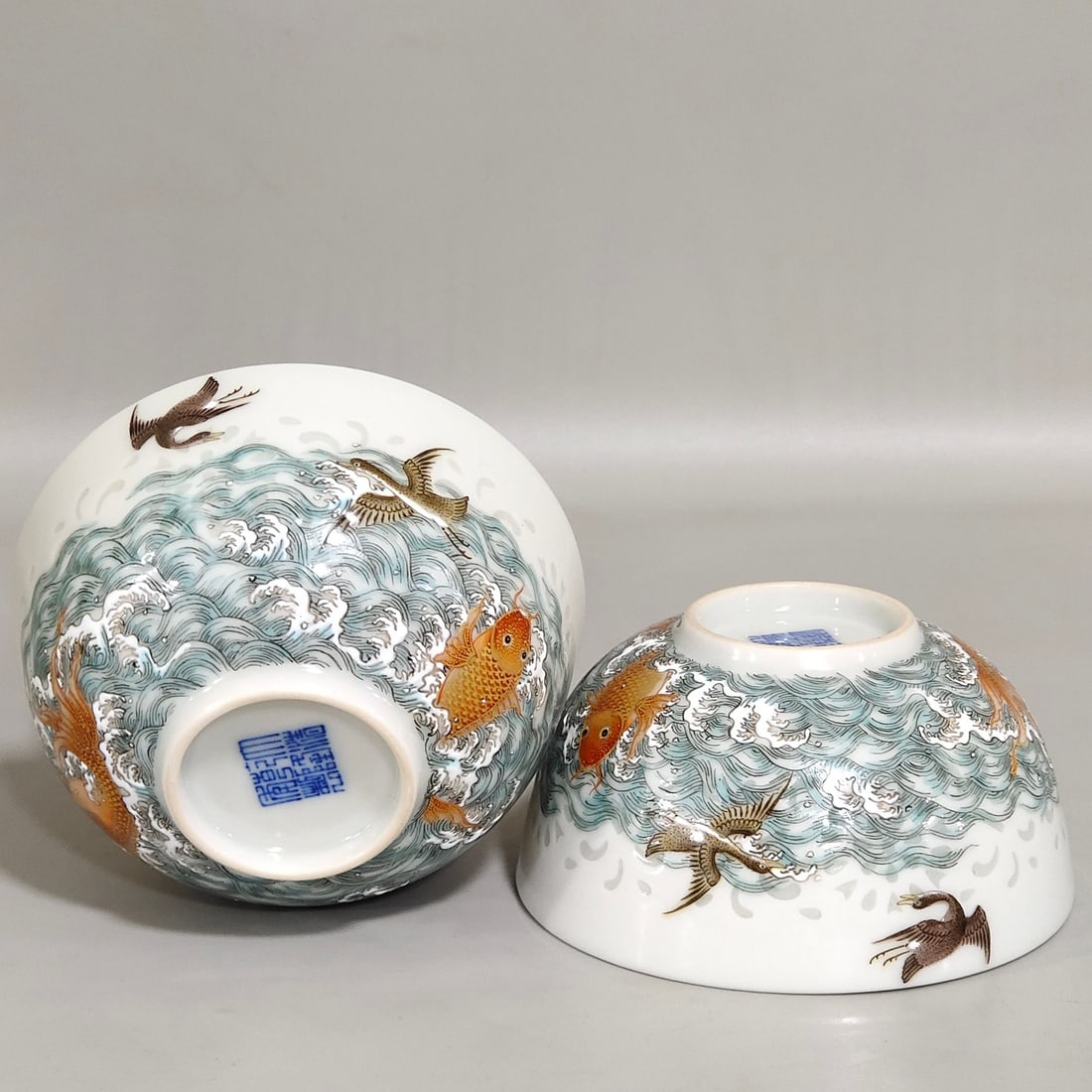 An Exquisite Chinese sea-patterned wild gooseAnd carp exquisite cup: Size: Width 8.7 cm - Height 4.4 cm Materials: Porcelain Dynasty: Qing dynasty Inscription: Qianlong Mark Object: cup
