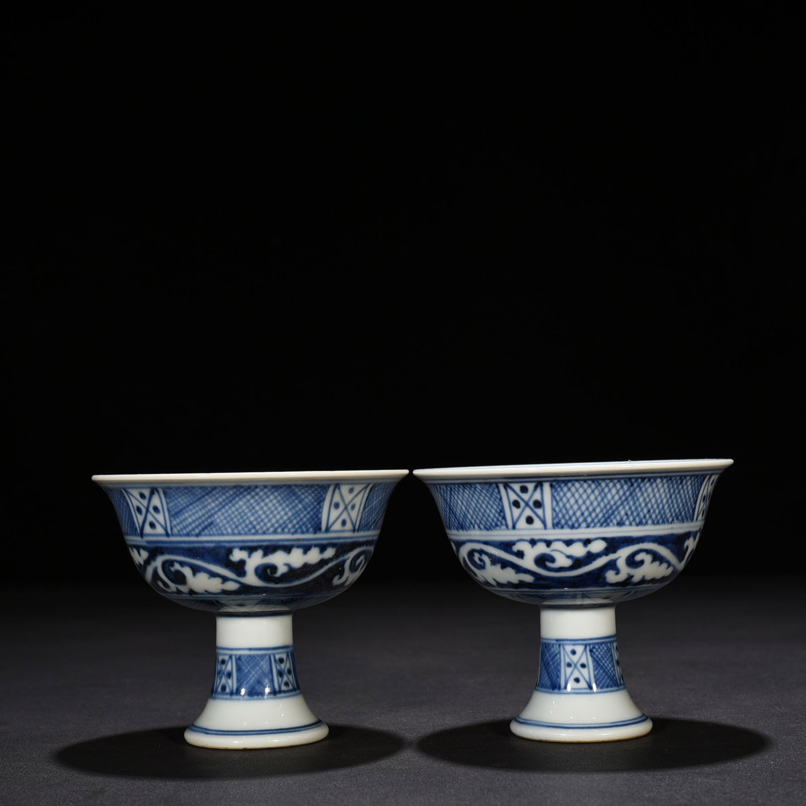 An Exquisite Chinese blue and white brocade flower pattern goblet: Size: Height 8.5 cm - Widthh 10cm Materials: Porcelain Dynasty: Ming dynasty Attribution: Xuande Object: goblet