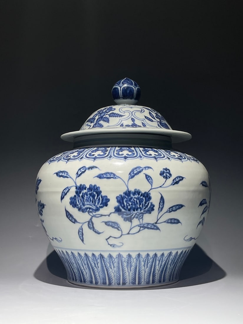 An Exquisite Chinese blue and white broken branches and four seasons flower Porcelain jar: Size: Height 34 cm - Width 29 cm Materials: Porcelain Dynasty: Ming dynasty Attribution: Xuande Period Object: Jar