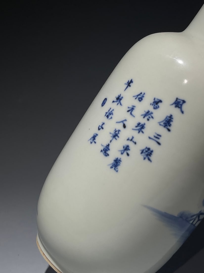 An Exquisite Chinese blue and white three heroes pattern Porcelain vase