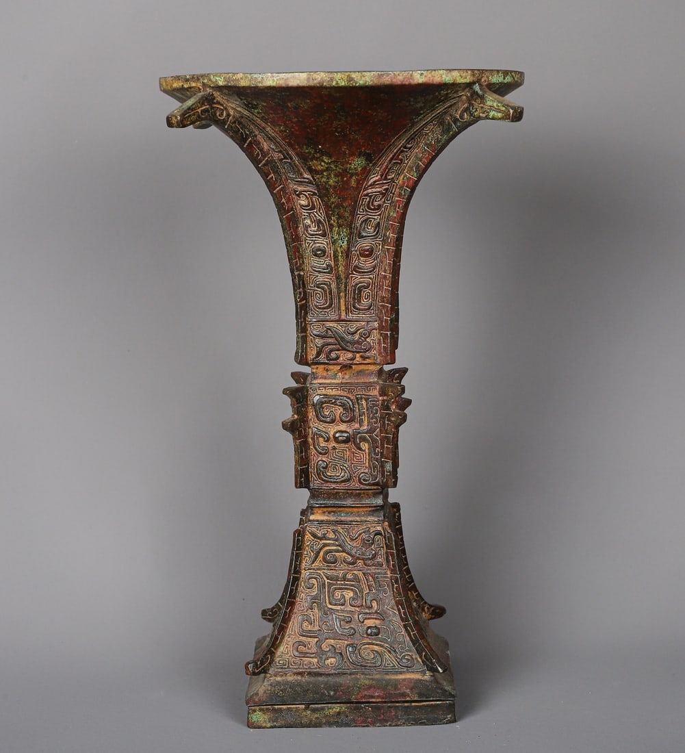 An Exquisite Chinese Bronze square flower goblet: Size: Height 30 cm - Width 17 cm Materials: Bronze Dynasty: zhou dynasty Attribution: 700-BC Object: Chinese Antiques