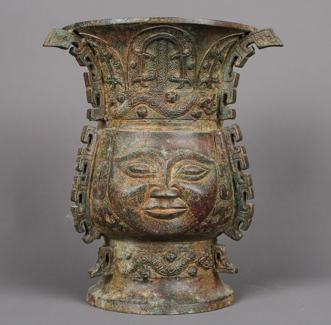 An Exquisite Chinese Bronze round statue with human face: Size: Height 21.5 cm - Width 18 cm Materials: Bronze Dynasty: zhou dynasty Attribution: 700-BC Object: Chinese Antiques