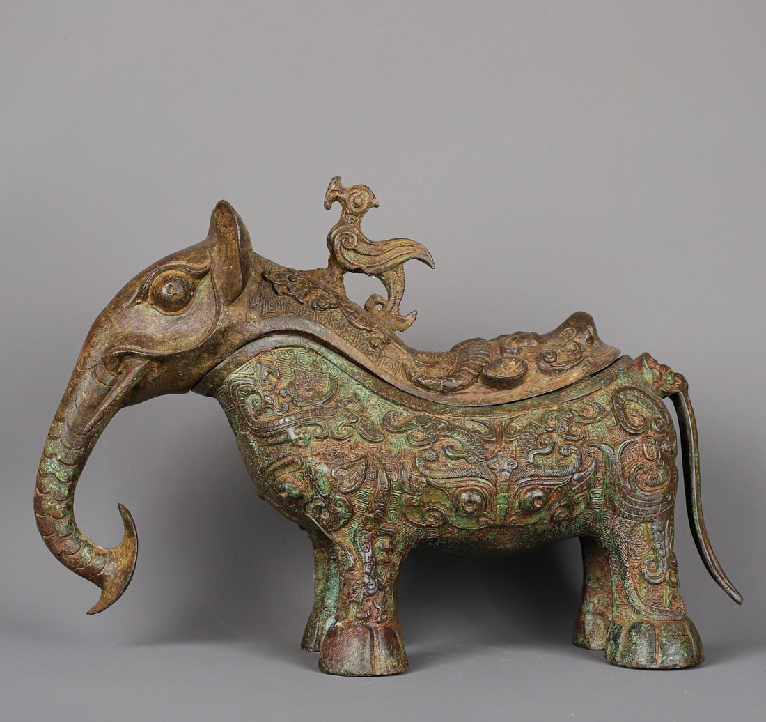 An Exquisite Chinese Bronze Elephant Gong: Size: Height 23 cm - Width 36 cm Materials: Bronze Dynasty: zhou dynasty Attribution: 700-BC Object: Chinese Antiques