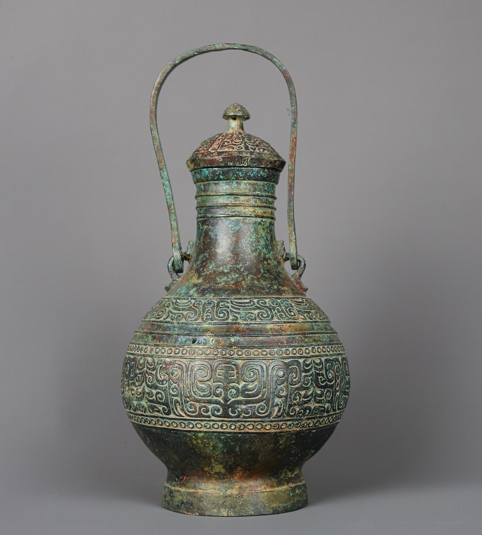 An Exquisite Chinese Bronze round teapot: Size: Height 18 cm - Width 20 cm Materials: Bronze Dynasty: zhou dynasty Attribution: 700-BC Object: Chinese Antiques