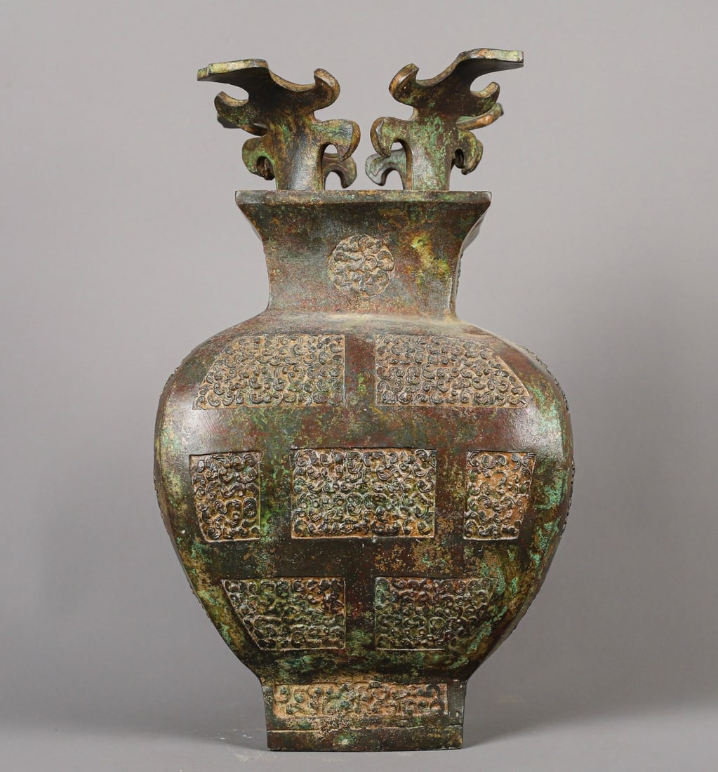 An Exquisite Chinese Bronze square jar: Size: Height 26 cm - Width 15 cm Materials: Bronze Dynasty: zhou dynasty Attribution: 700-BC Object: Chinese Antiques