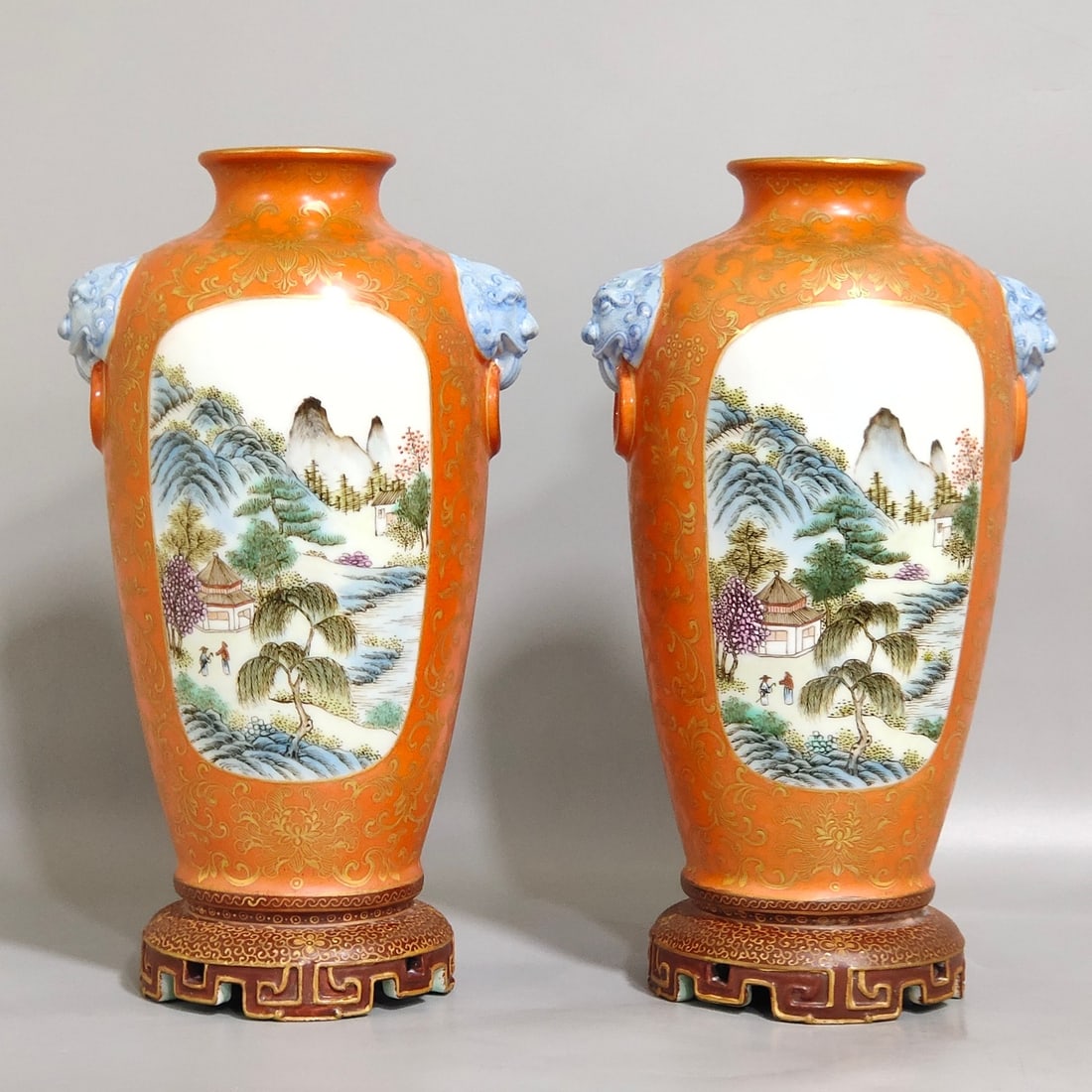 An Exquisite Chinese Coral red gold-painted window landscape amphora: Size: Height 21.3 cm - Width 12.5 cm Materials: Porcelain Dynasty: Qing dynasty Inscription: Qianlong Mark Object: amphora