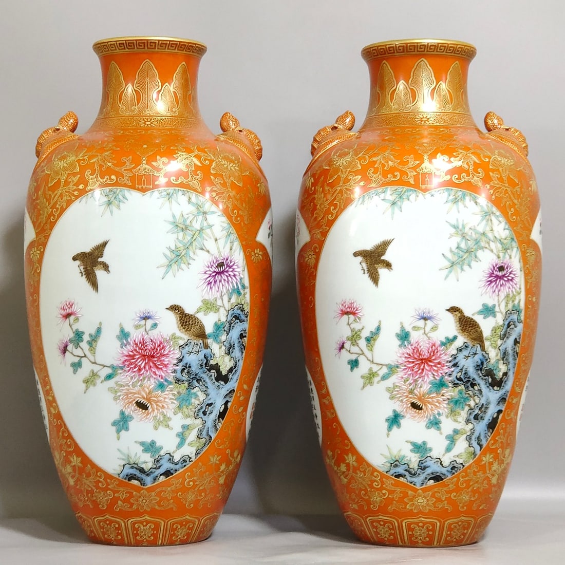 An Exquisite Chinese a coral-redAnd gold-painted window flower birdAnd bat-eared vase: Size: Height 35 cm - Width 17 cm Materials: Porcelain Dynasty: Qing dynasty Inscription: Qianlong Mark Object: vase